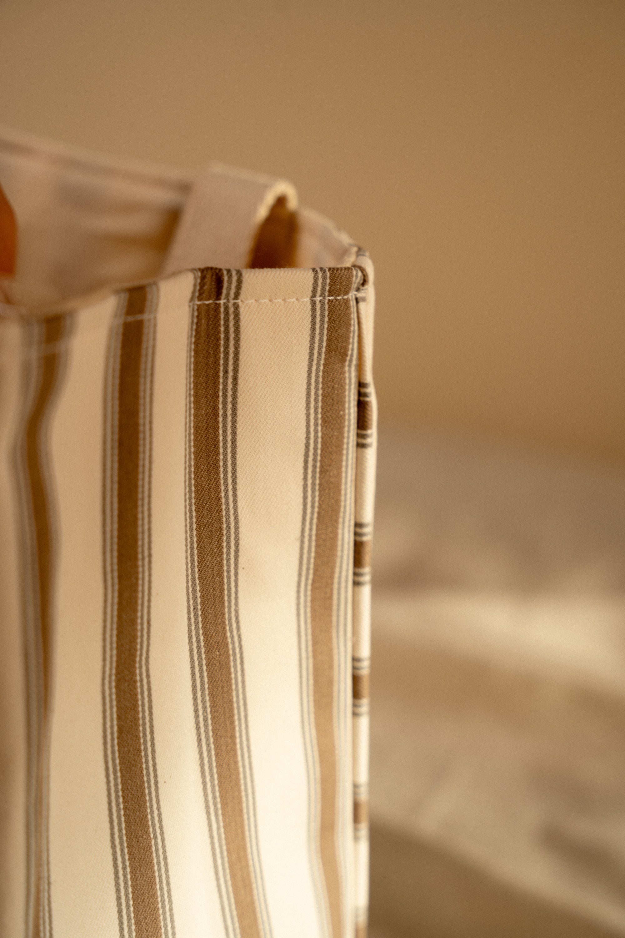 Bolsa média Listrada estruturada - Bege